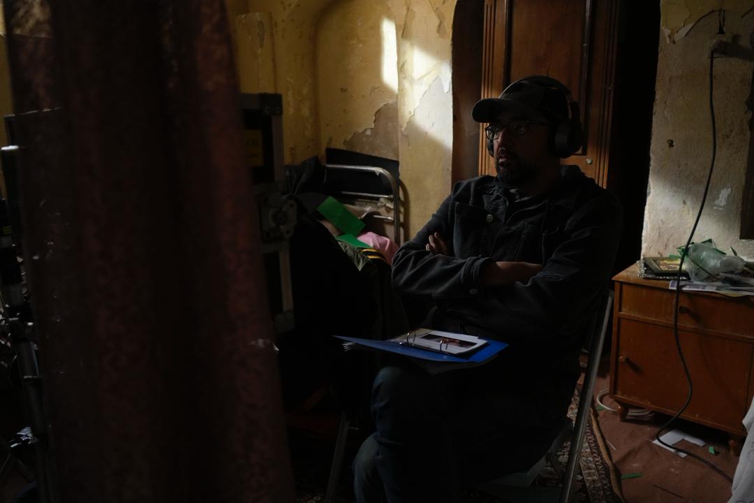 Amir Zoveini on set
